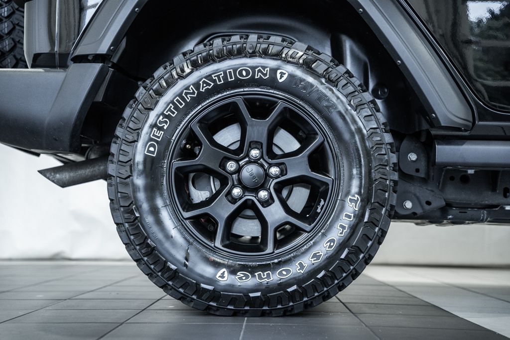 Vehicle image 22 of 44