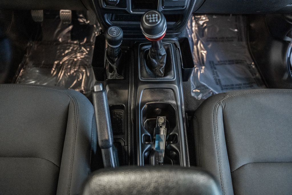 Vehicle image 36 of 44