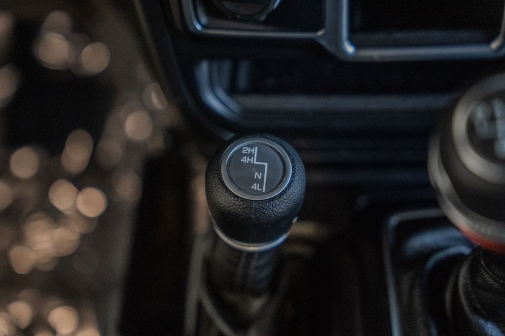 Vehicle image 29 of 44