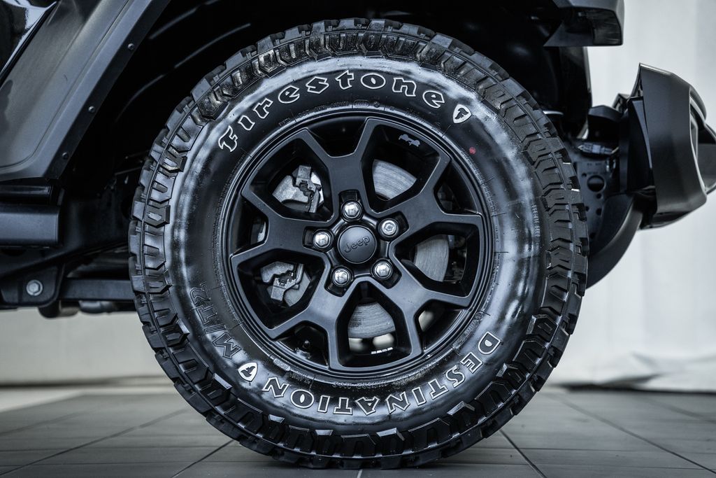 Vehicle image 21 of 44