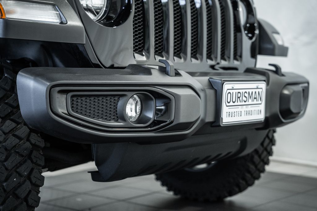 Vehicle image 17 of 44