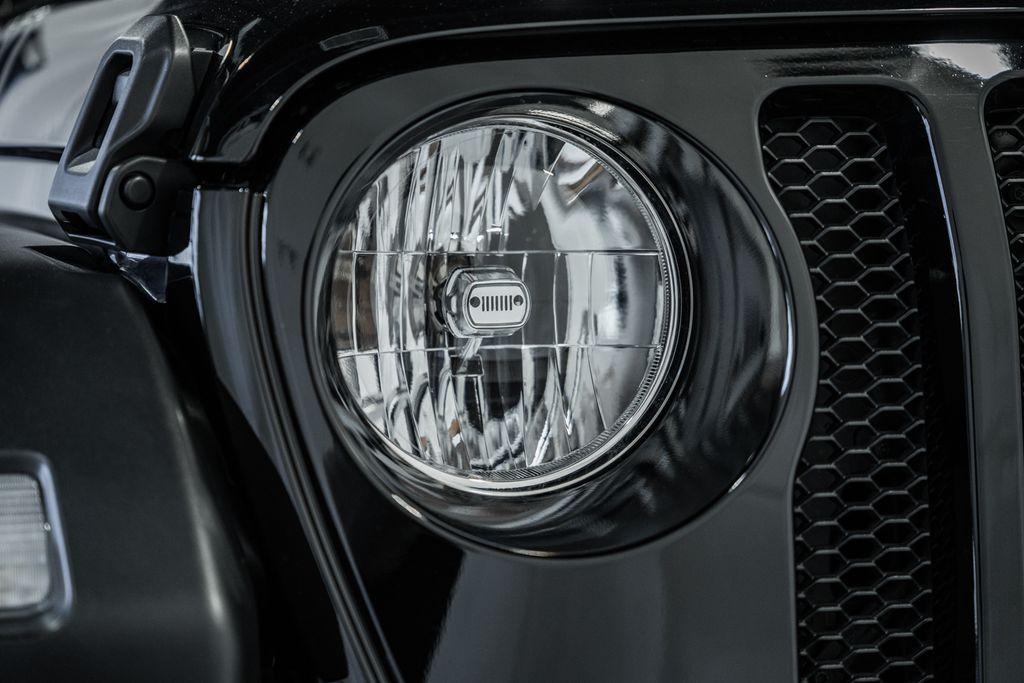 Vehicle image 15 of 44