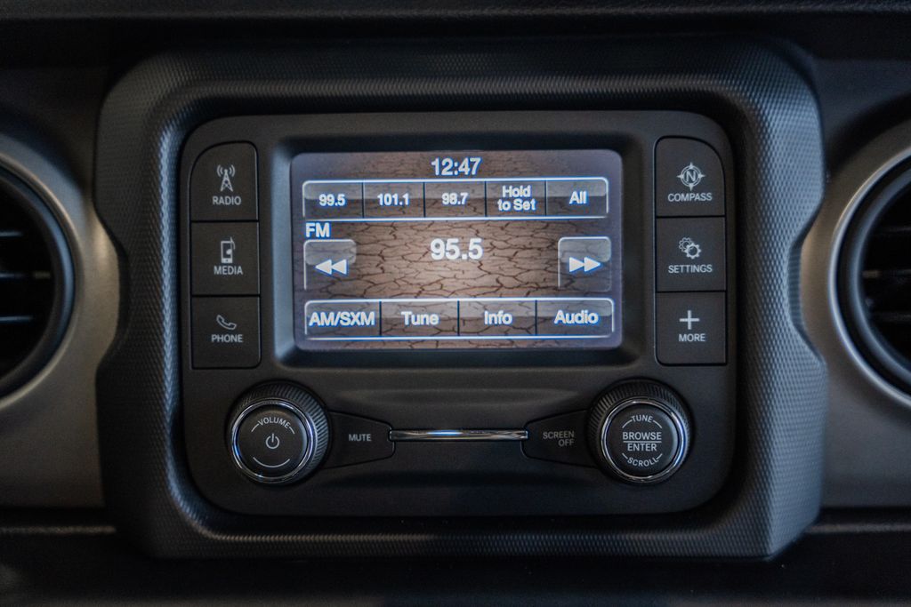 Vehicle image 26 of 44