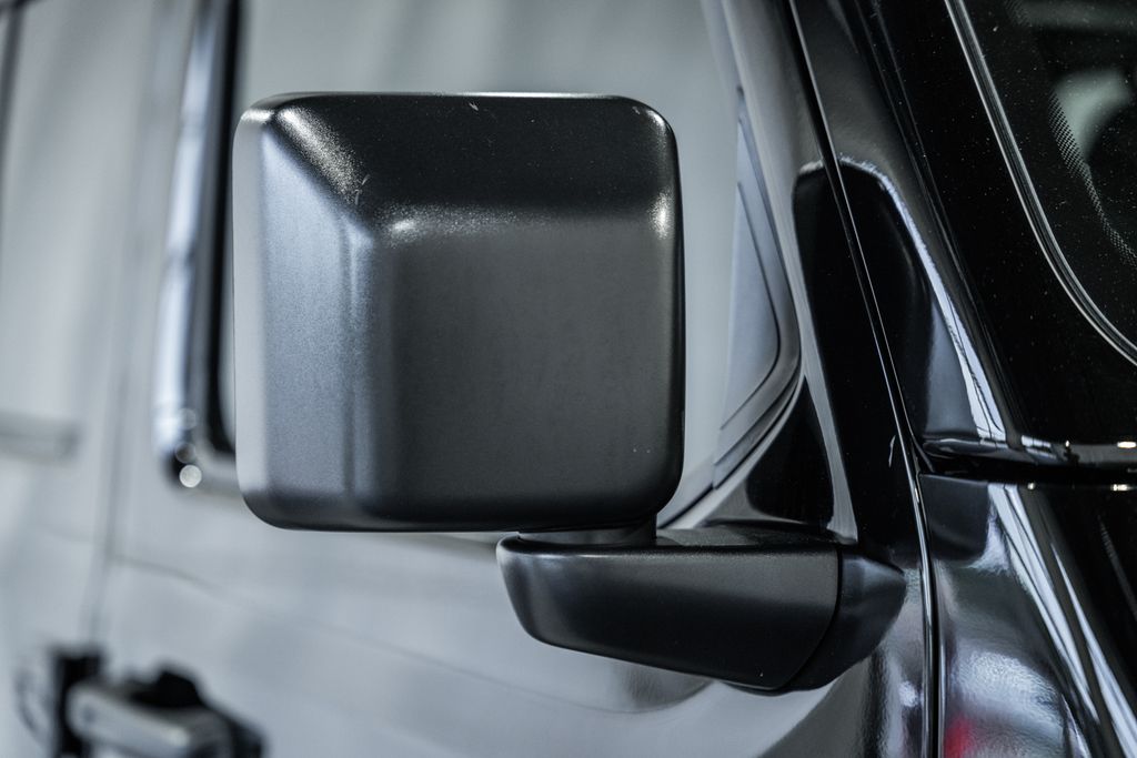 Vehicle image 19 of 44
