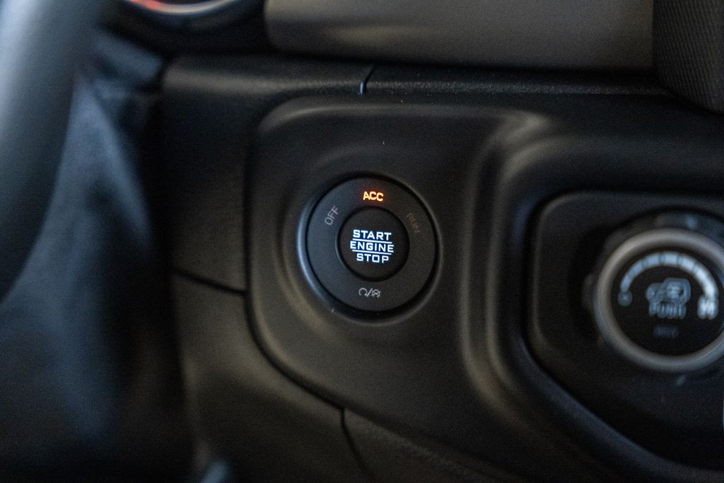 Vehicle image 31 of 44