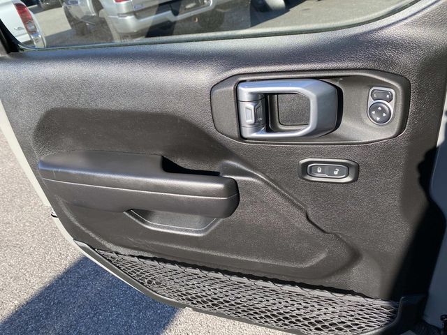 2021 Jeep Wrangler Willys Image 25 of 33