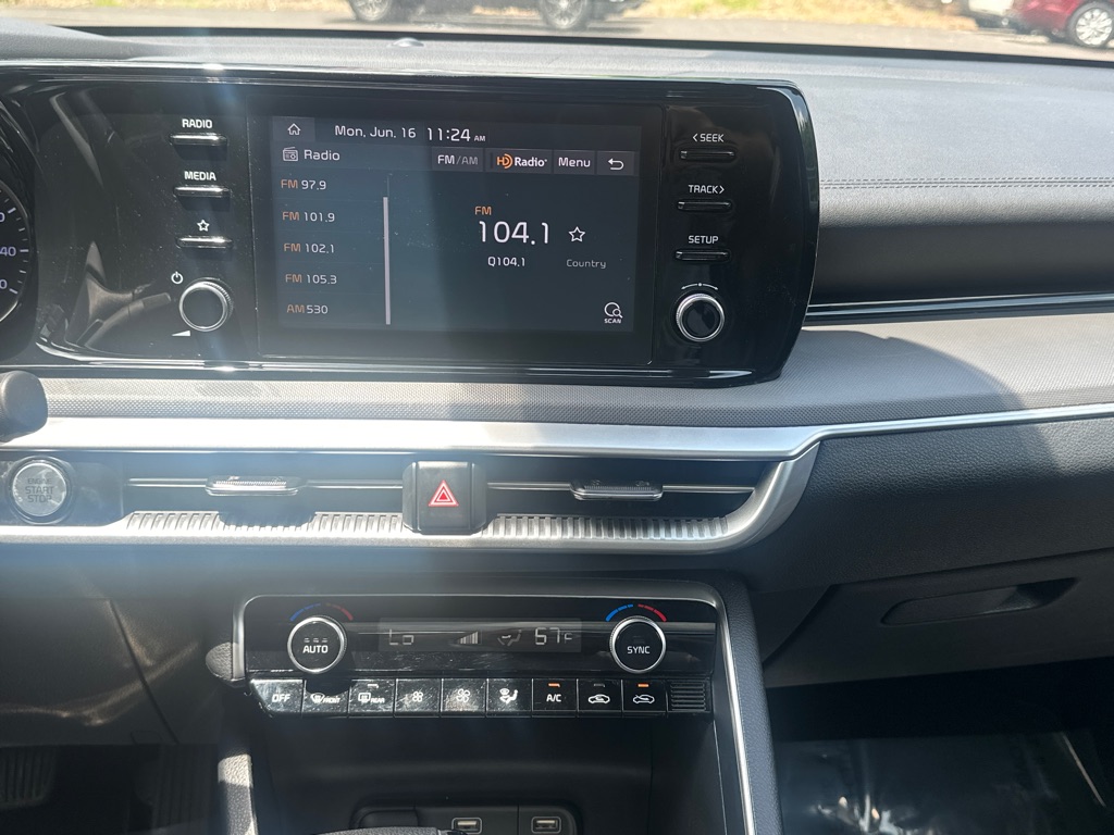 Vehicle image 33 of 45