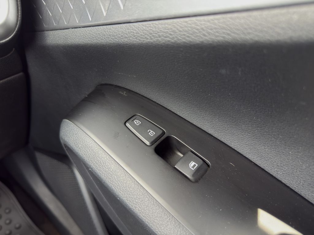 Vehicle image 17 of 20