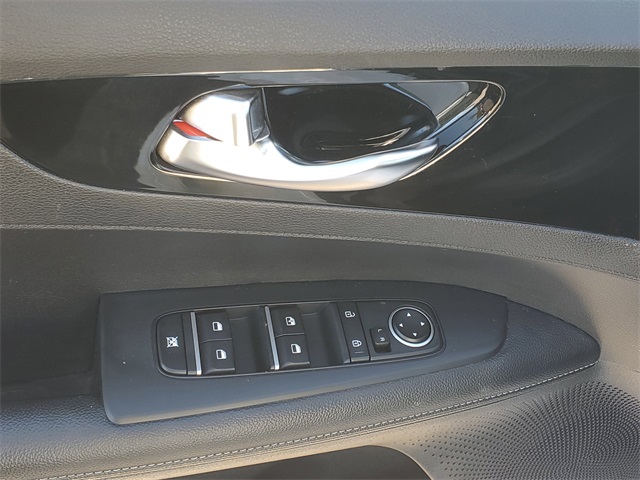 Vehicle image 13 of 27