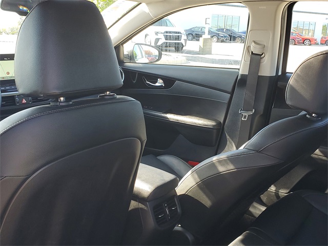 Vehicle image 9 of 27