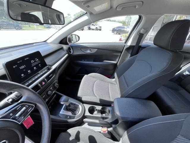 Vehicle image 22 of 27