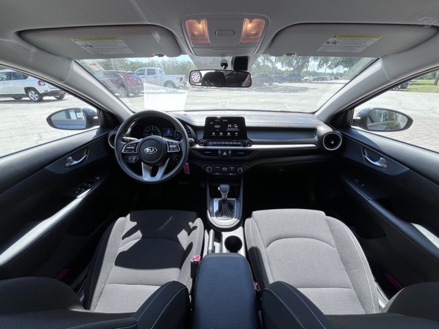 Vehicle image 25 of 27