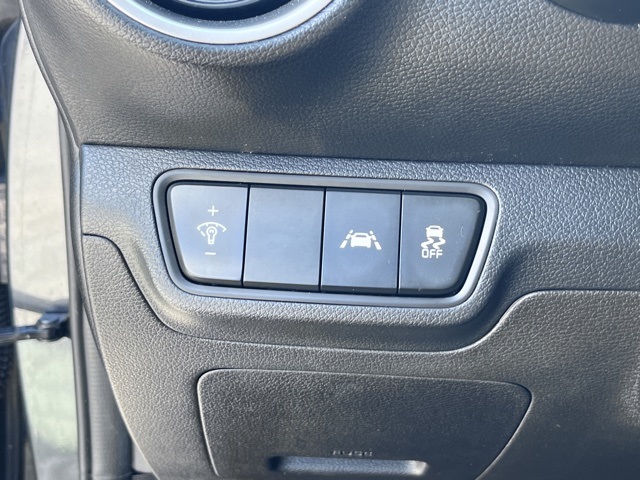 Vehicle image 15 of 27
