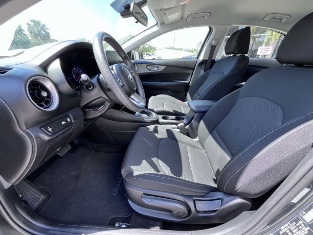 Vehicle image 14 of 27