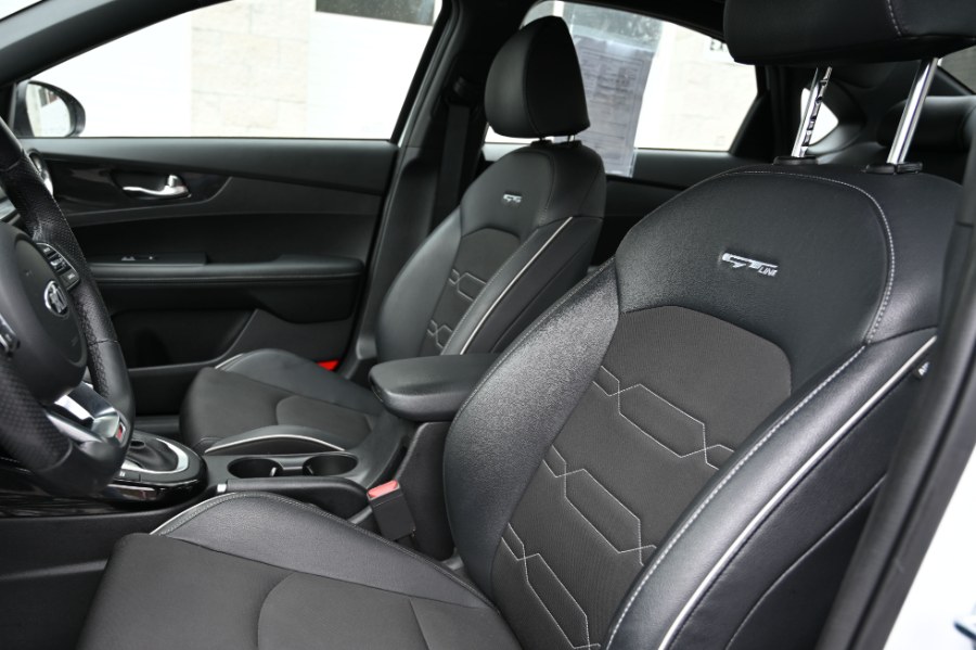 Vehicle image 17 of 33