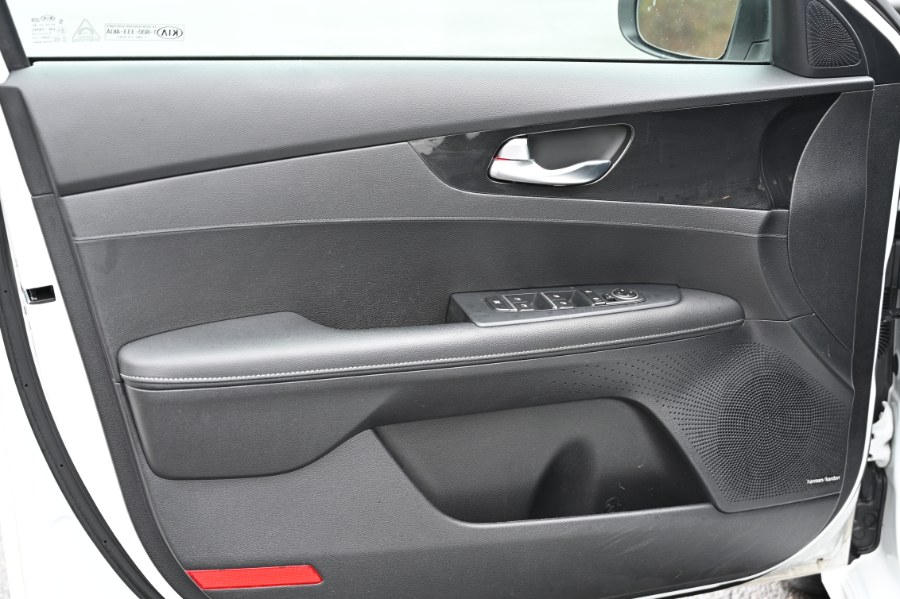 Vehicle image 21 of 33
