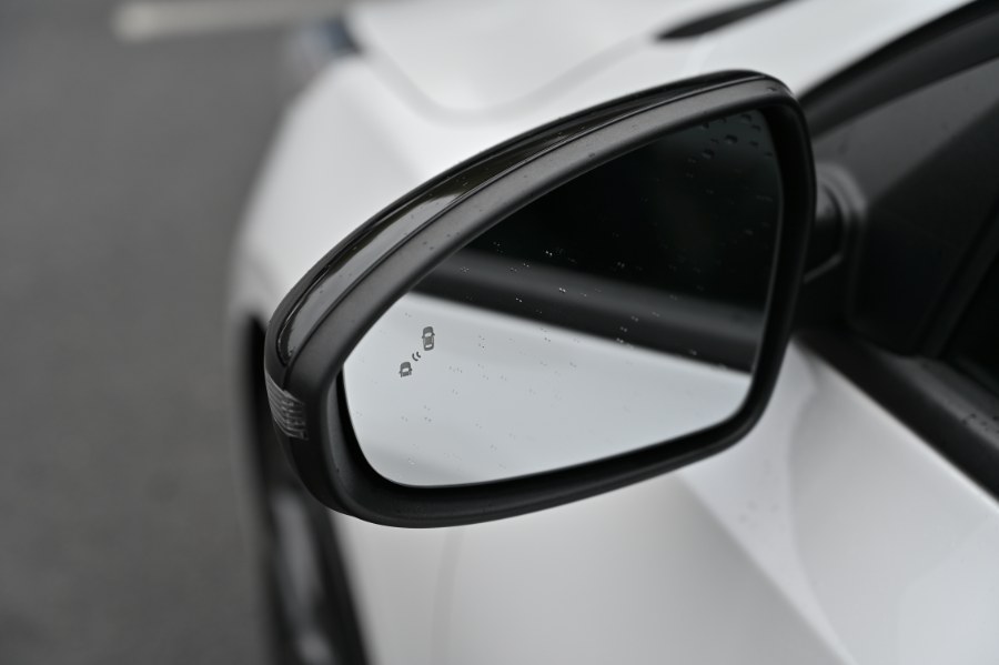 Vehicle image 11 of 33