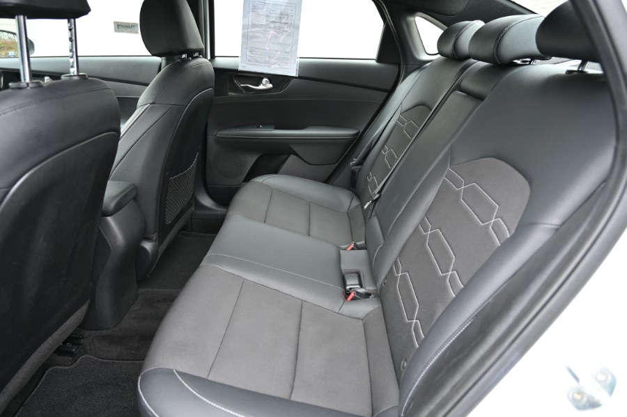 Vehicle image 19 of 33