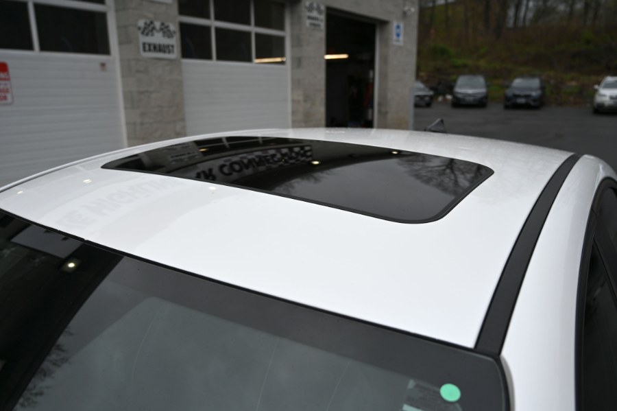 Vehicle image 10 of 33