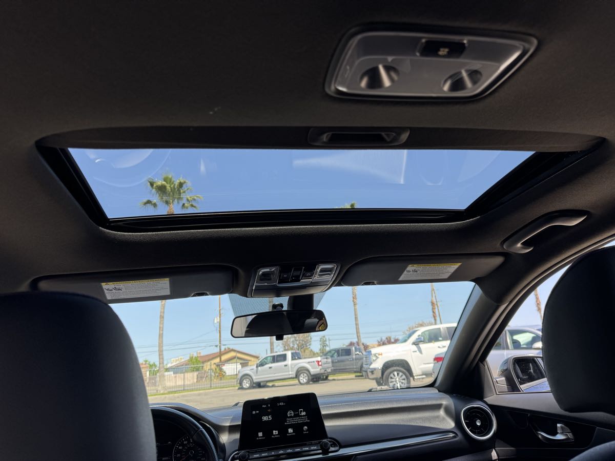 Vehicle image 29 of 47