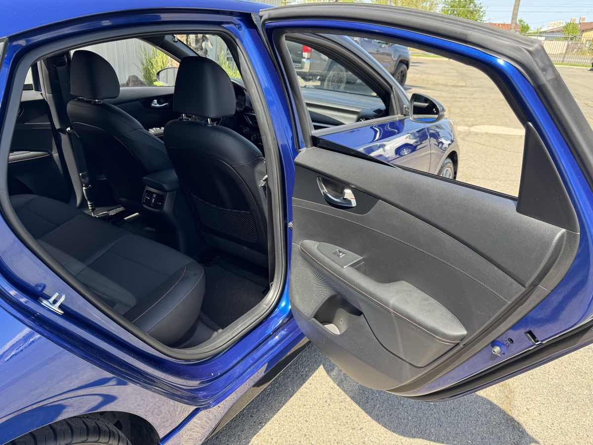 Vehicle image 21 of 47