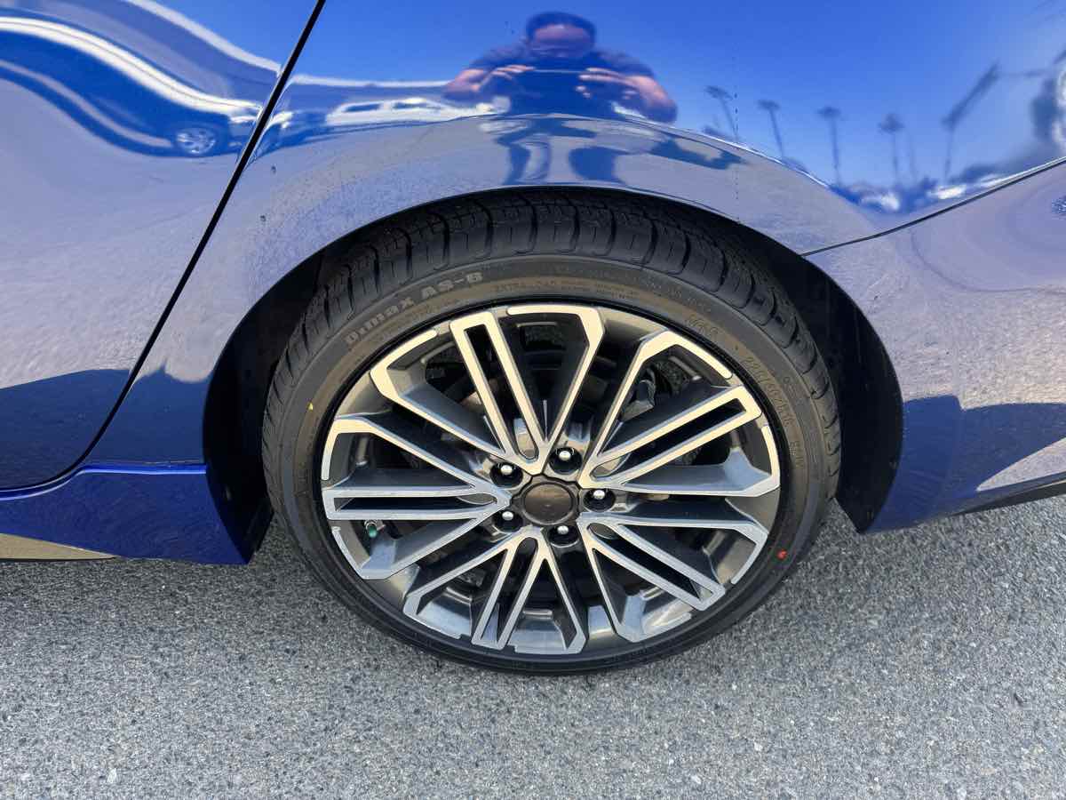 Vehicle image 43 of 47