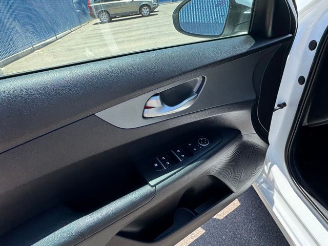 Vehicle image 29 of 31