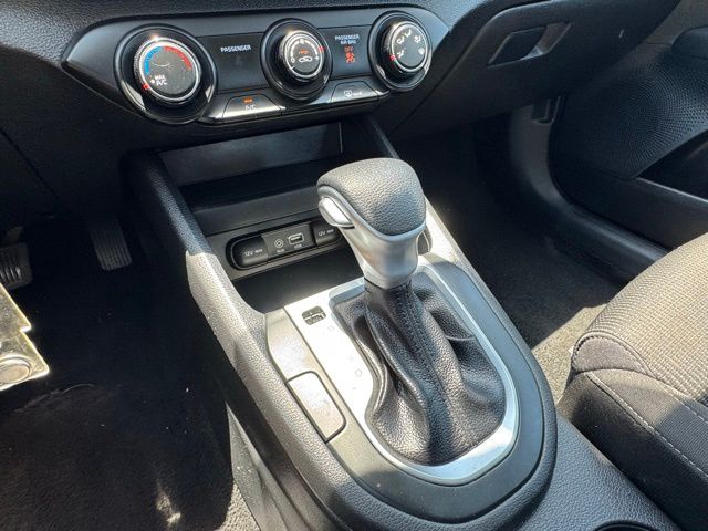 Vehicle image 23 of 31