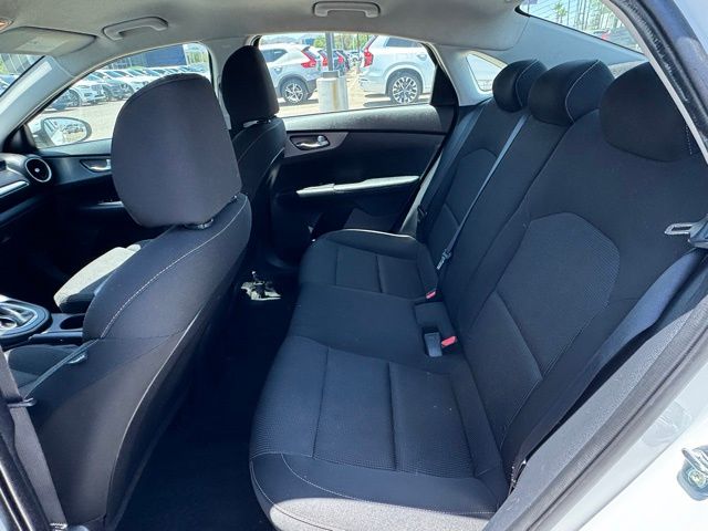 Vehicle image 9 of 31