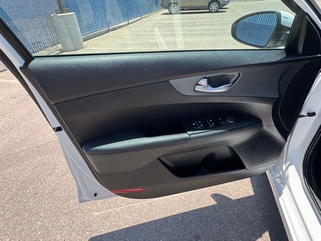 Vehicle image 24 of 31