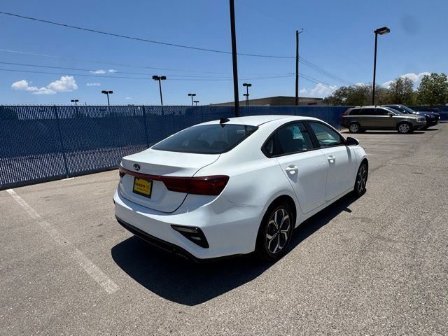 Vehicle image 4 of 31