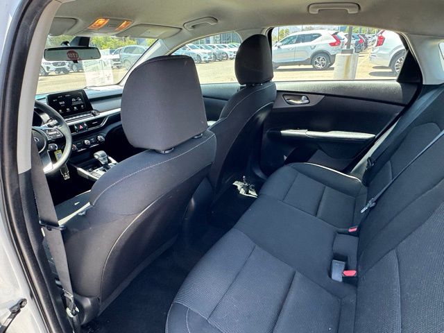 Vehicle image 12 of 31