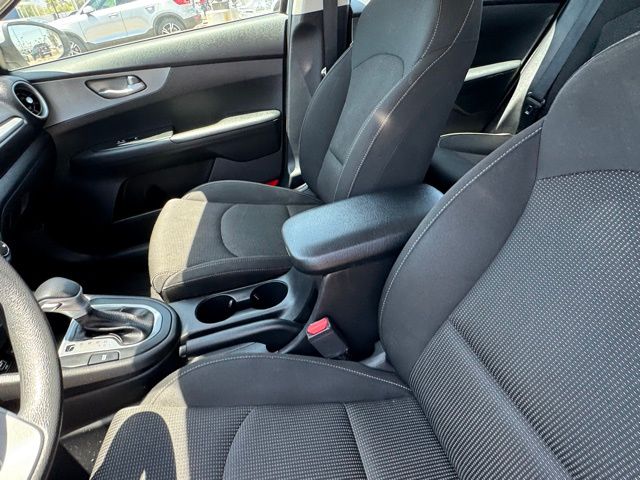 Vehicle image 27 of 31