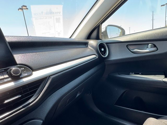 Vehicle image 16 of 31