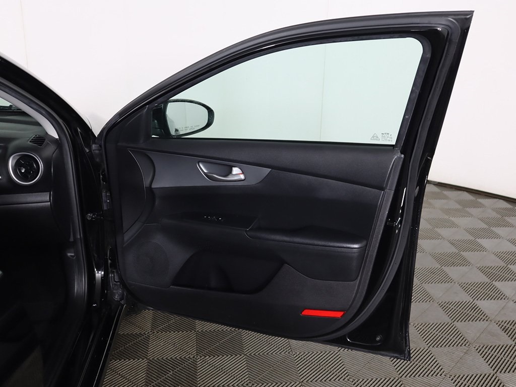 Vehicle image 17 of 51