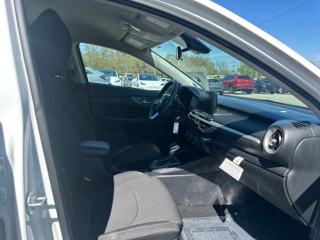 Vehicle image 11 of 18
