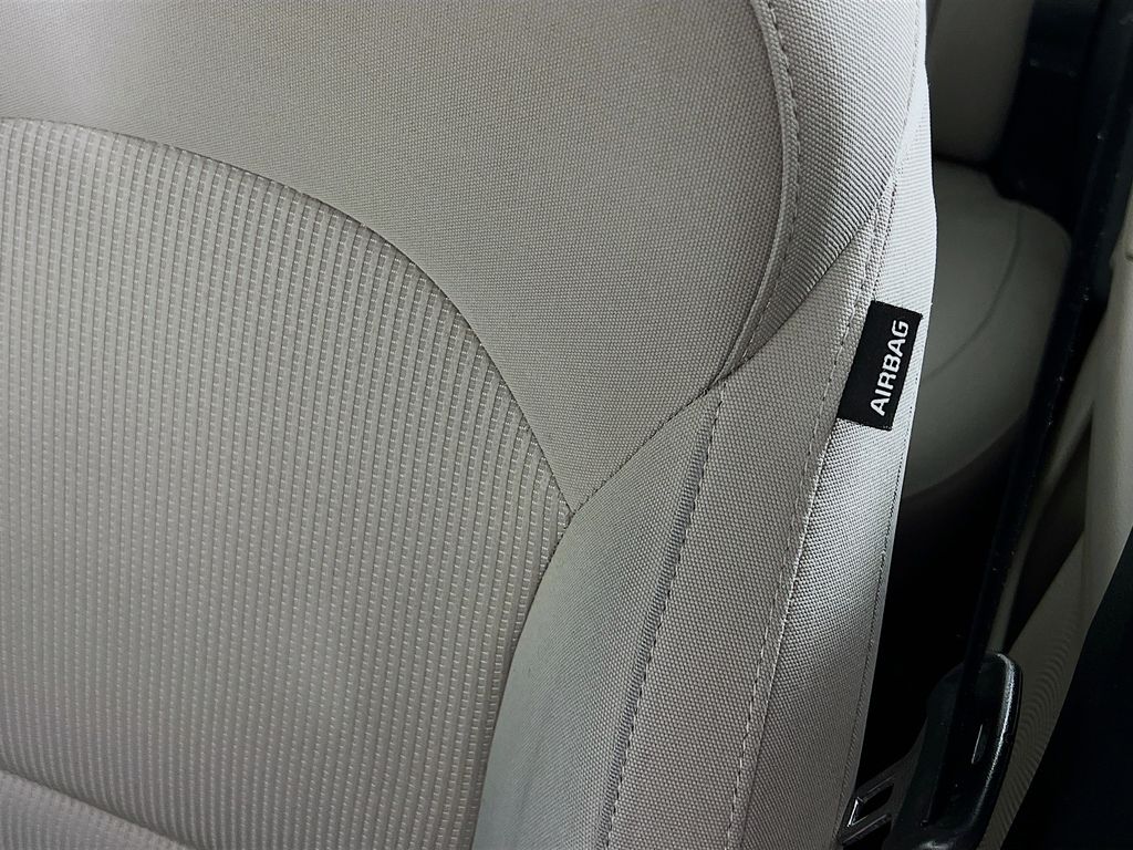 Vehicle image 20 of 34