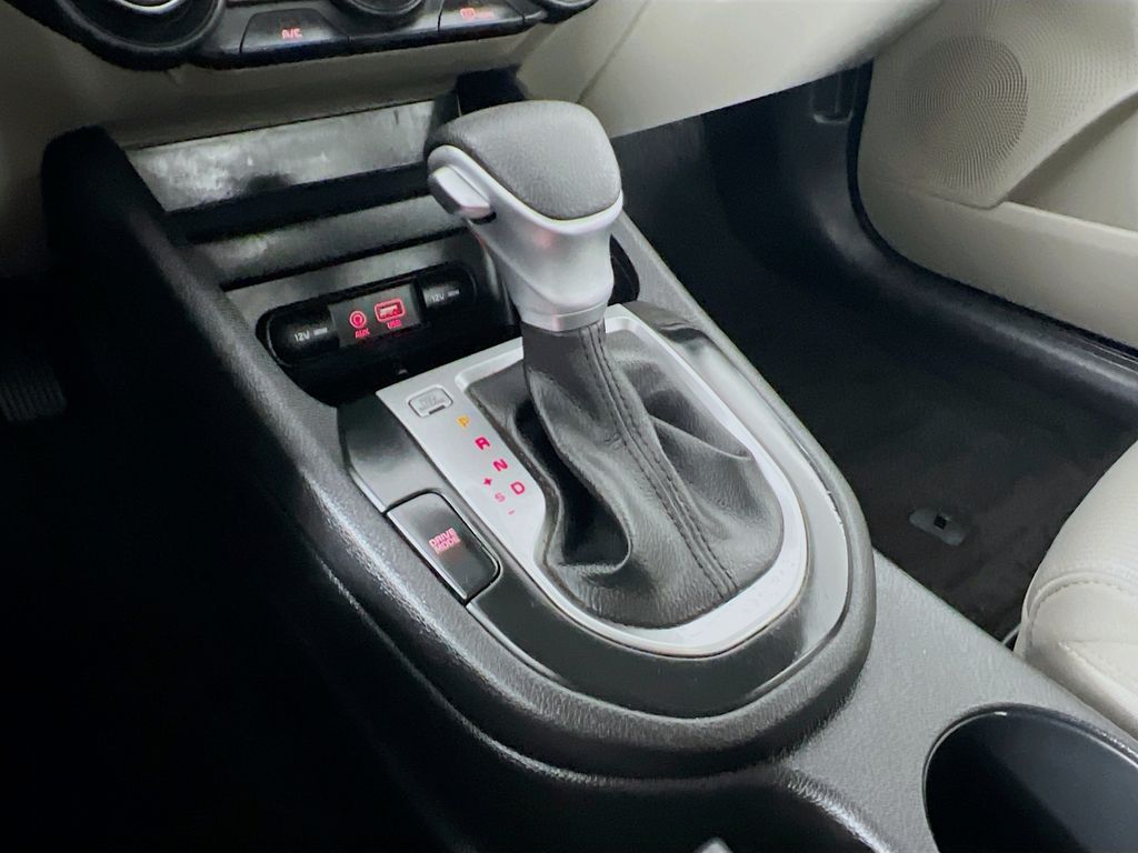 Vehicle image 18 of 34