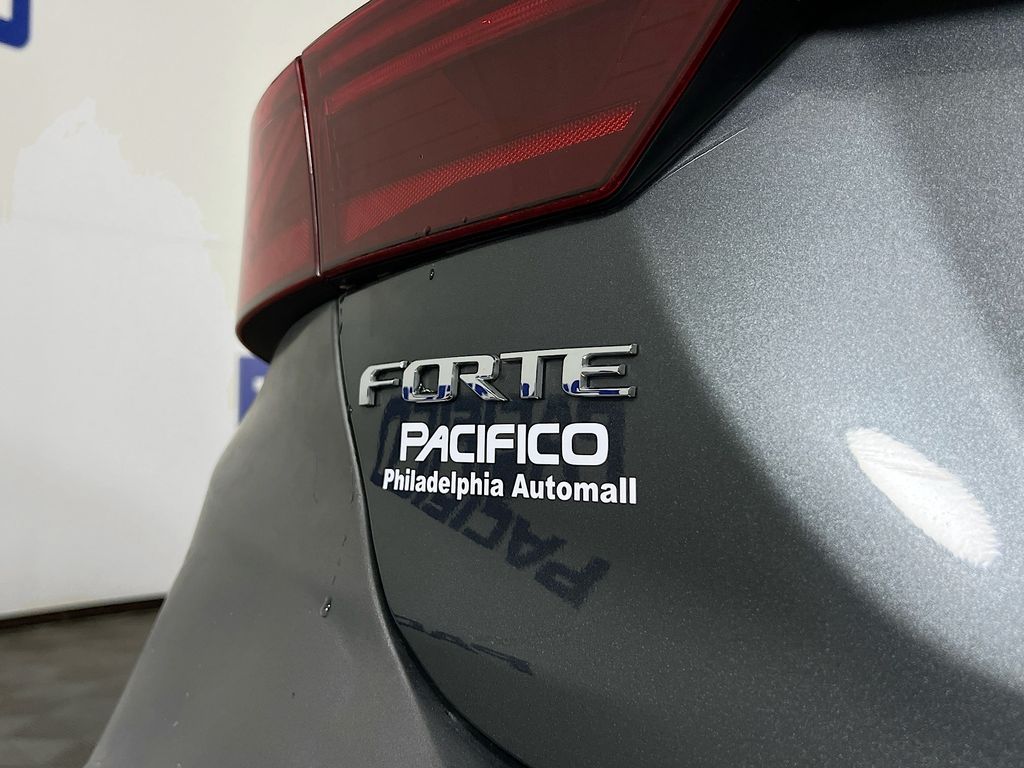 Vehicle image 33 of 34
