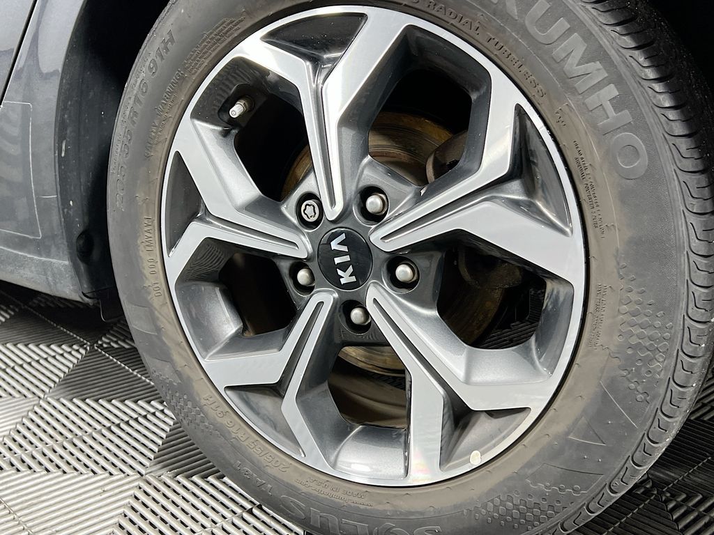 Vehicle image 31 of 34