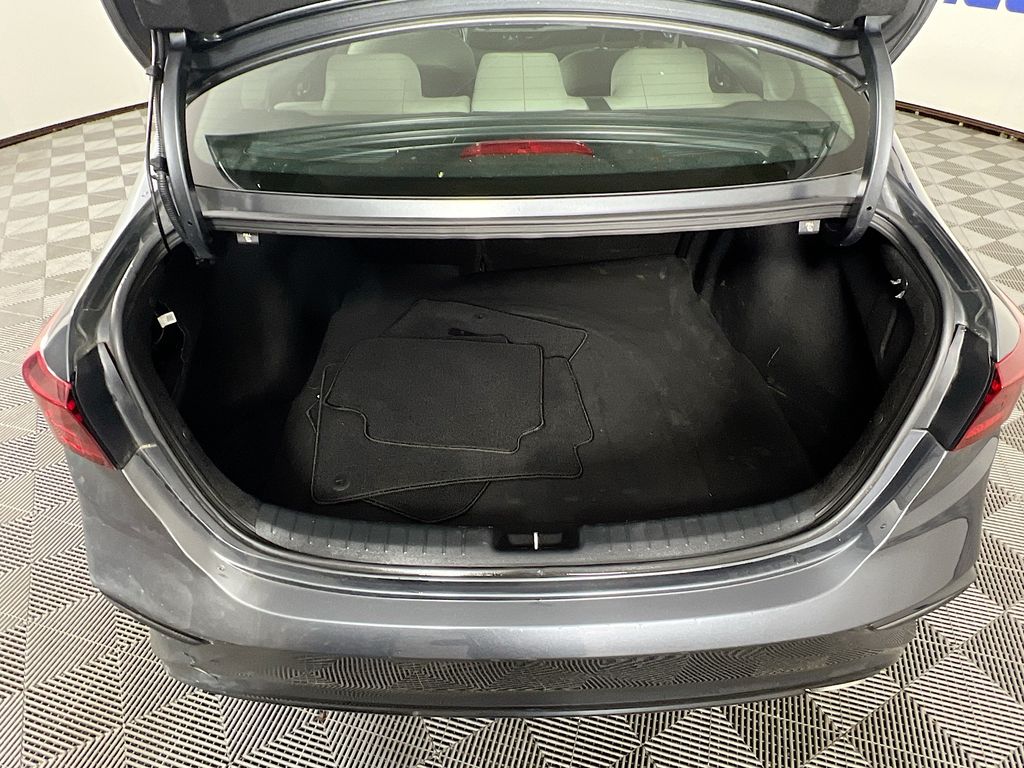 Vehicle image 26 of 34