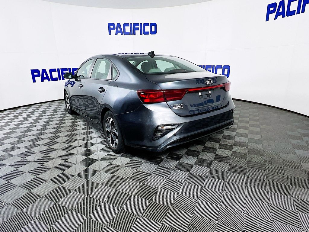 Vehicle image 7 of 34