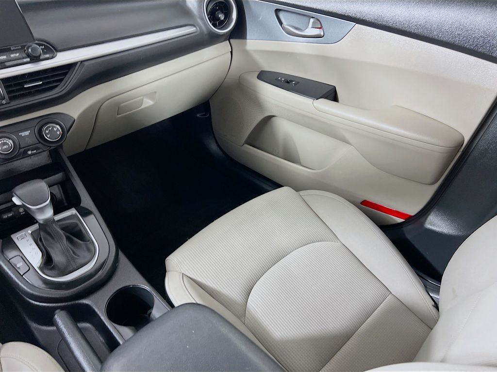 Vehicle image 23 of 34