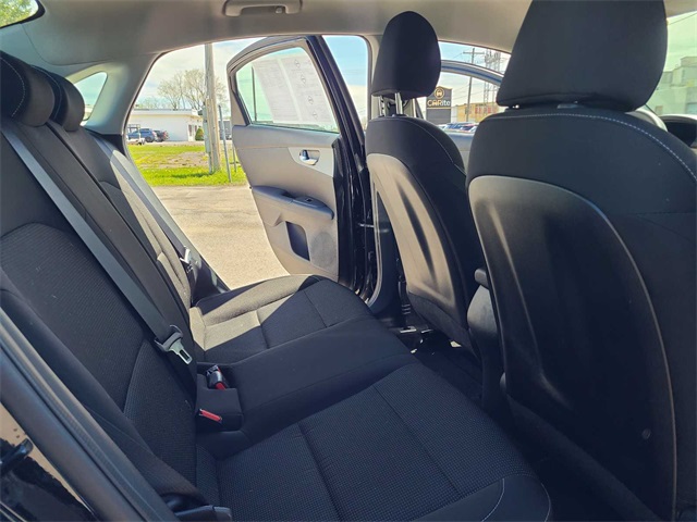 Vehicle image 18 of 28