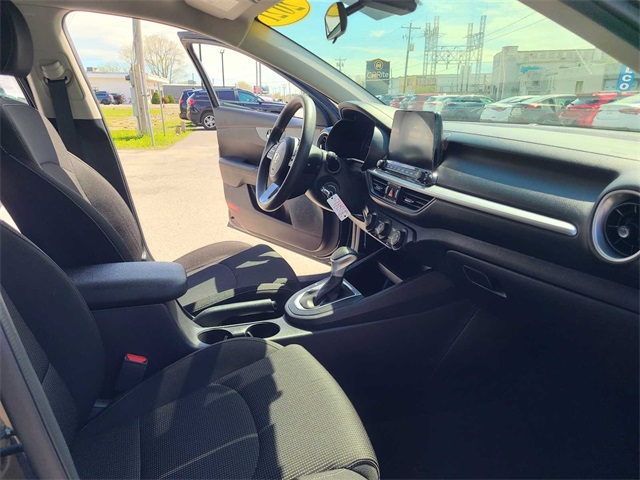 Vehicle image 15 of 28