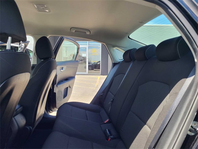 Vehicle image 21 of 28