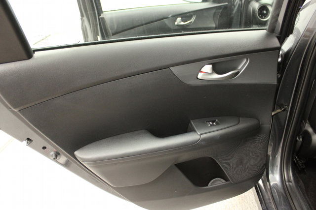 Vehicle image 16 of 27