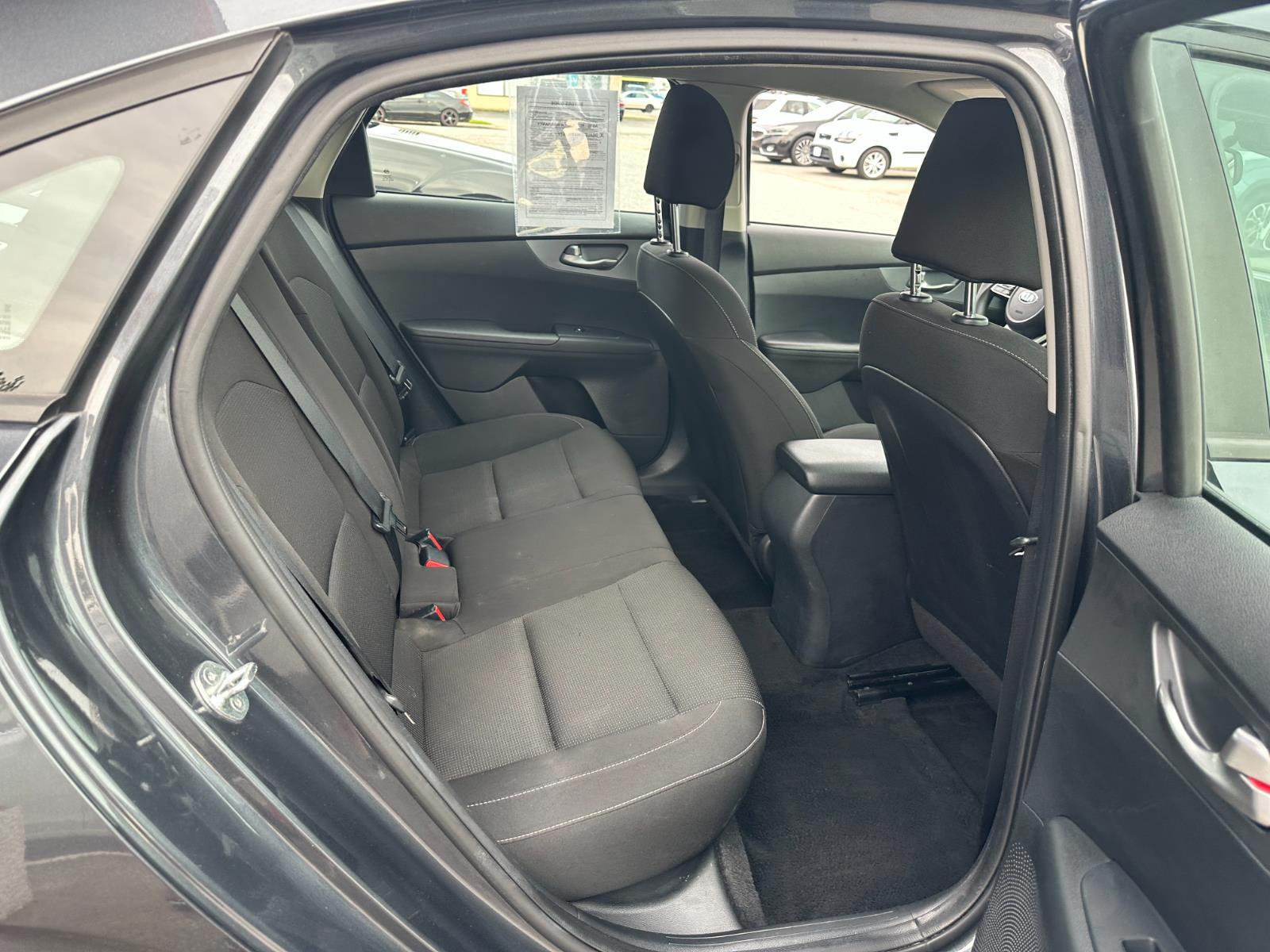 Vehicle image 27 of 31