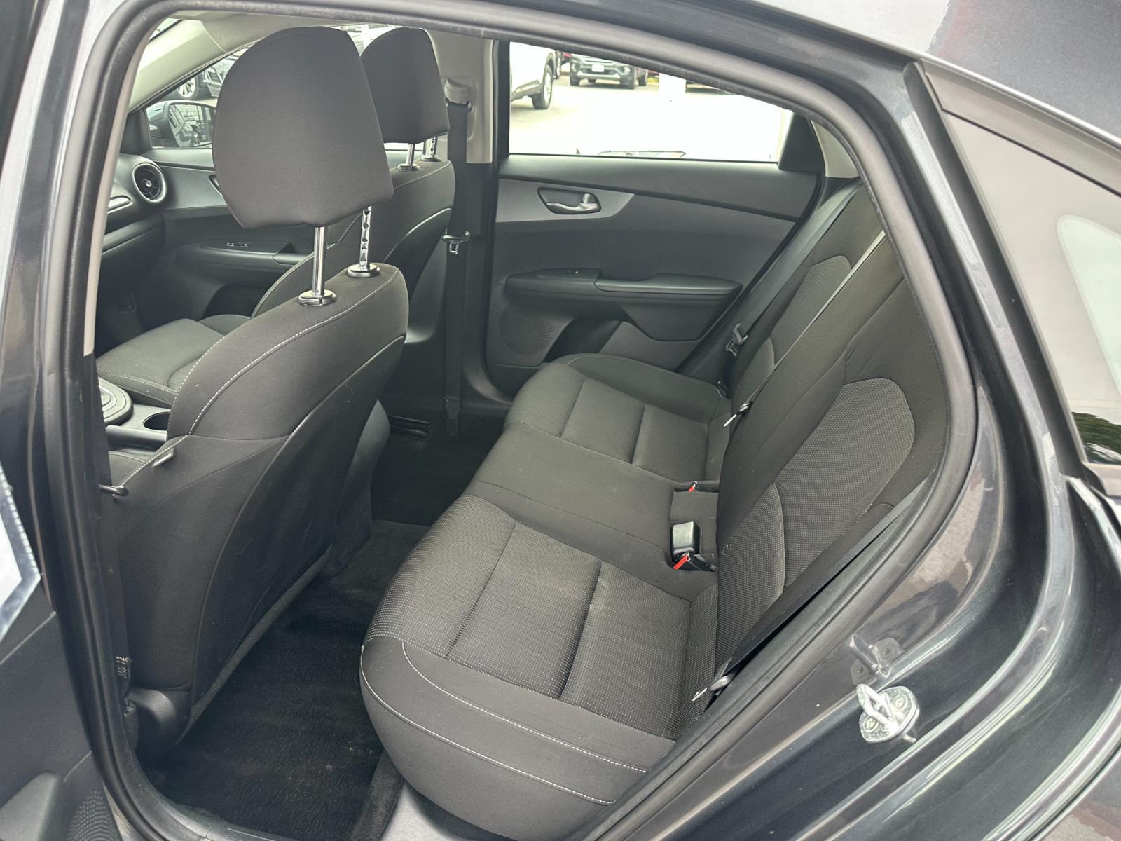 Vehicle image 25 of 31