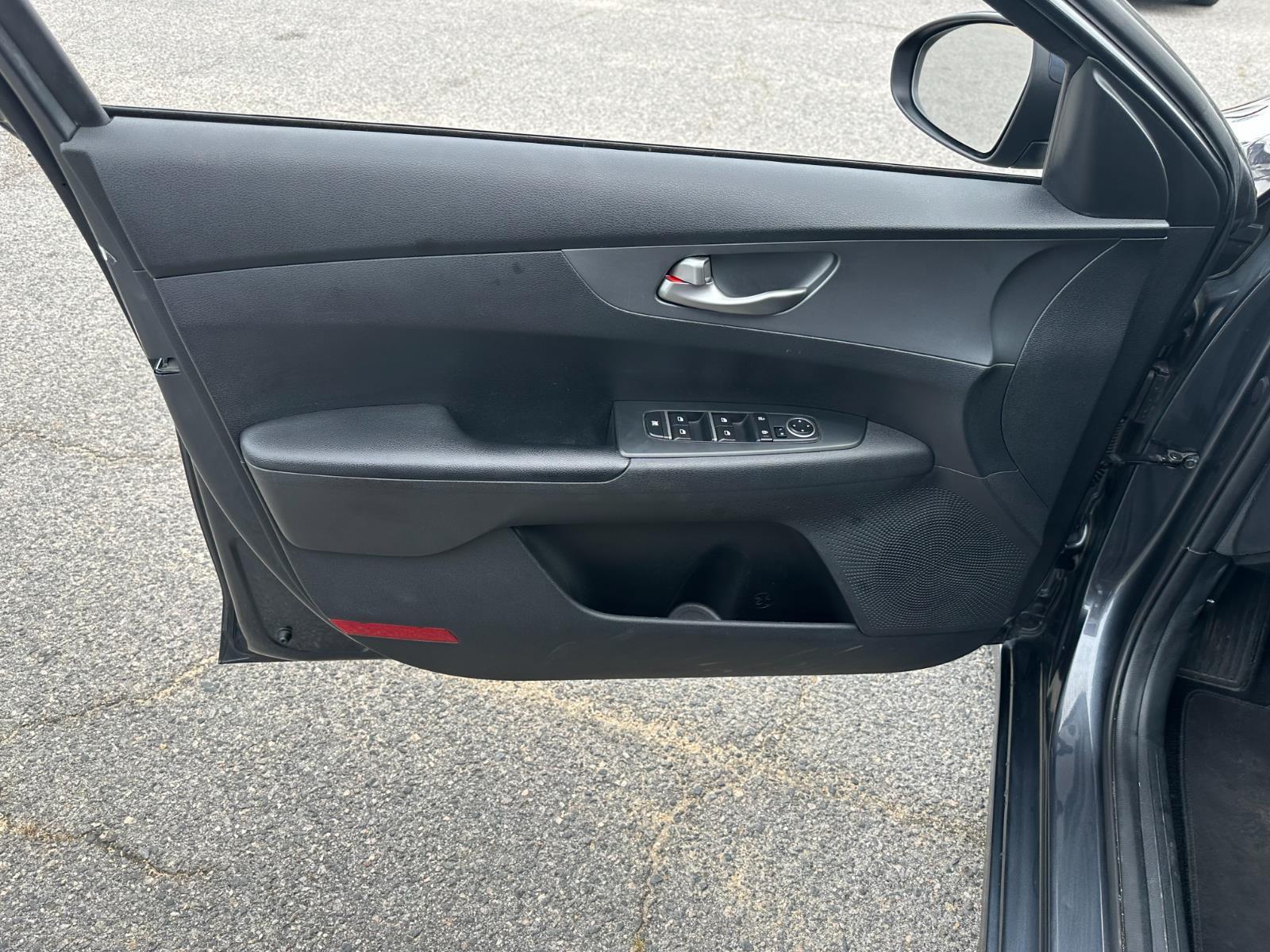 Vehicle image 10 of 31